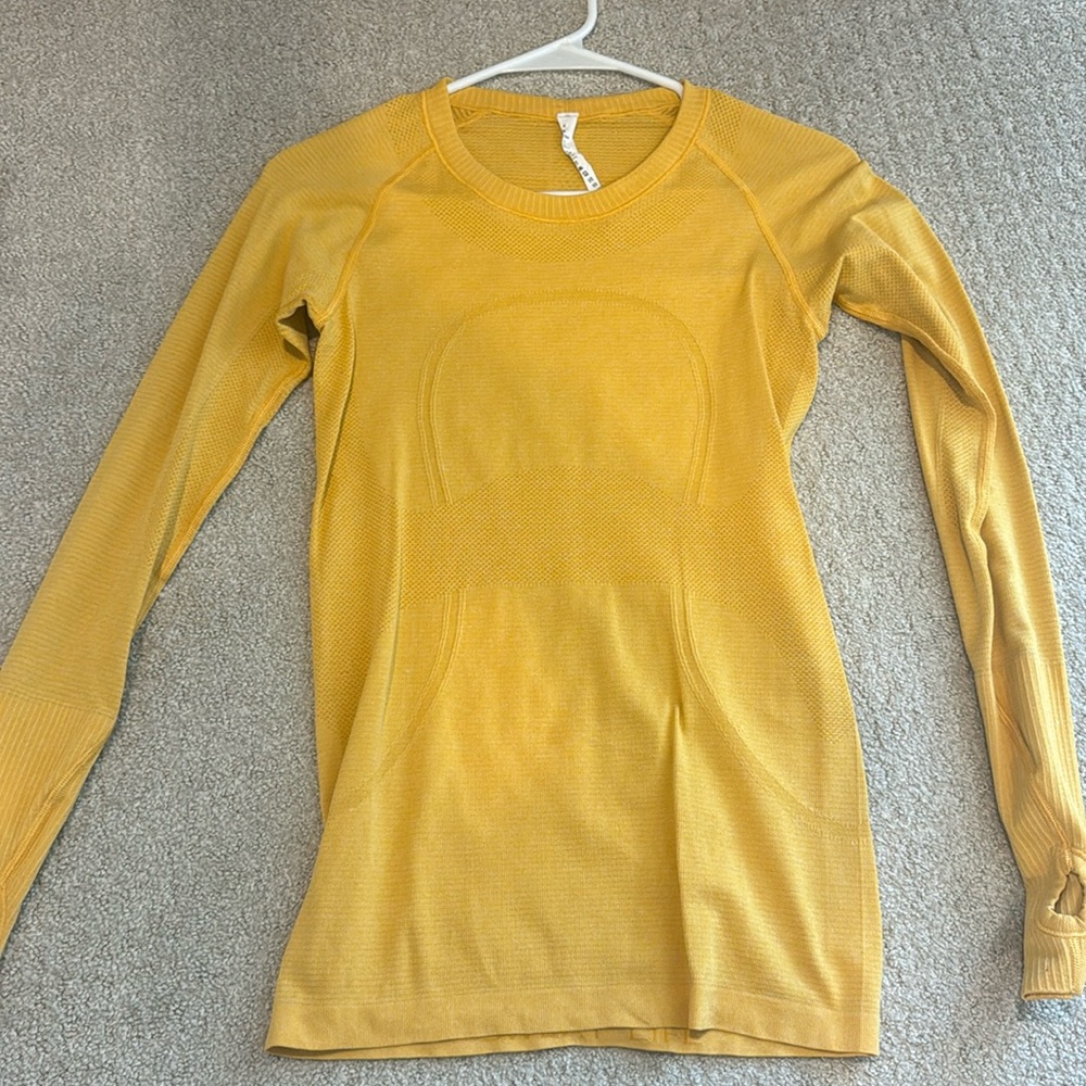 Lululemon top